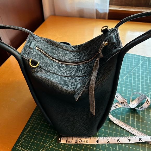 Oliveve Taya in Leather Crossbody - Picture 11 of 12